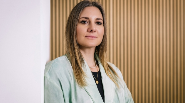 Richards verantwortet das Marketing bei Kleinanzeigen, Brinkmann wird COO - Jasmine Richards - Quelle: Kleinanzeigen/Patricia Kalisch